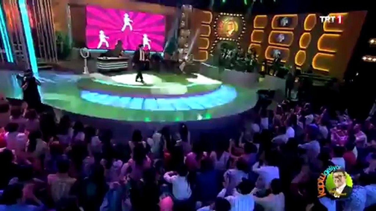 Michael Jackson Canlı Performans - Koptu Geliyor