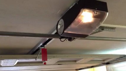 Automatisme  de porte de garage BERNER  posé sur porte de garage WAYNE DALTON , tout est possible !!!