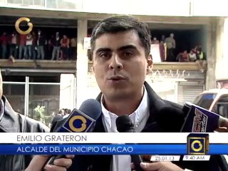 Autoridades intentan negociar con colectivo que invadió edificio en Chacao