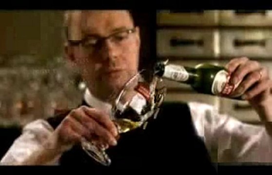 Bien servir une bière en bouteille par Stella Artois