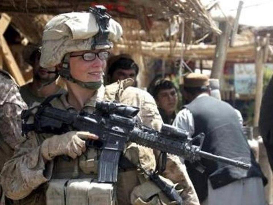 US lifts ban on women in frontline combat