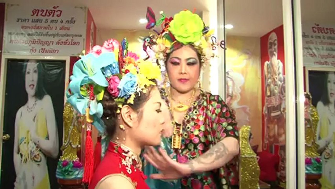 En Thaïlande, il faut souffrir pour être belle et beau