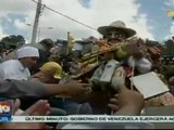 Feria de las miniaturas en Bolivia despierta ilusiones