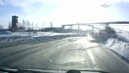 Otoyola fırlayan tank