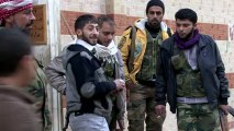 منشق عن الجيش السوري يستبدل آلة البوق ببندقية وينضم الى المعارضة