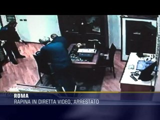 Rapina in gioielleria, arresto in diretta