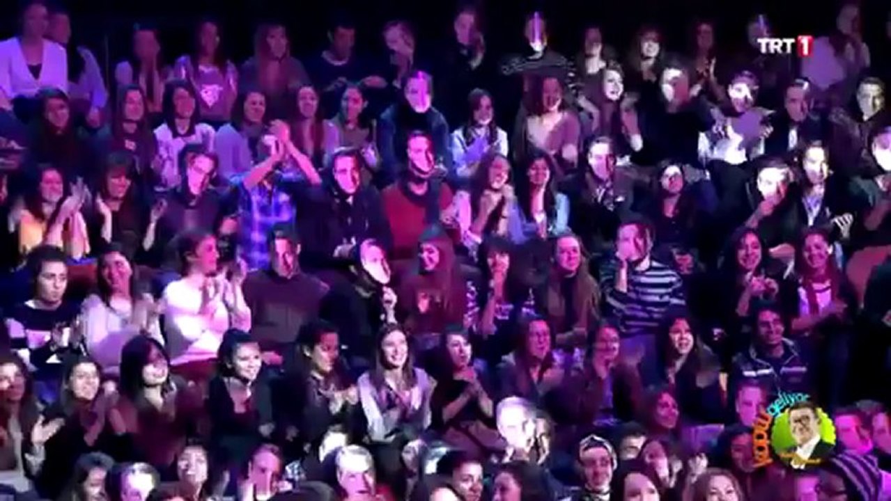 Burcu Esmersoy George Clooney Şakası - Koptu Geliyor