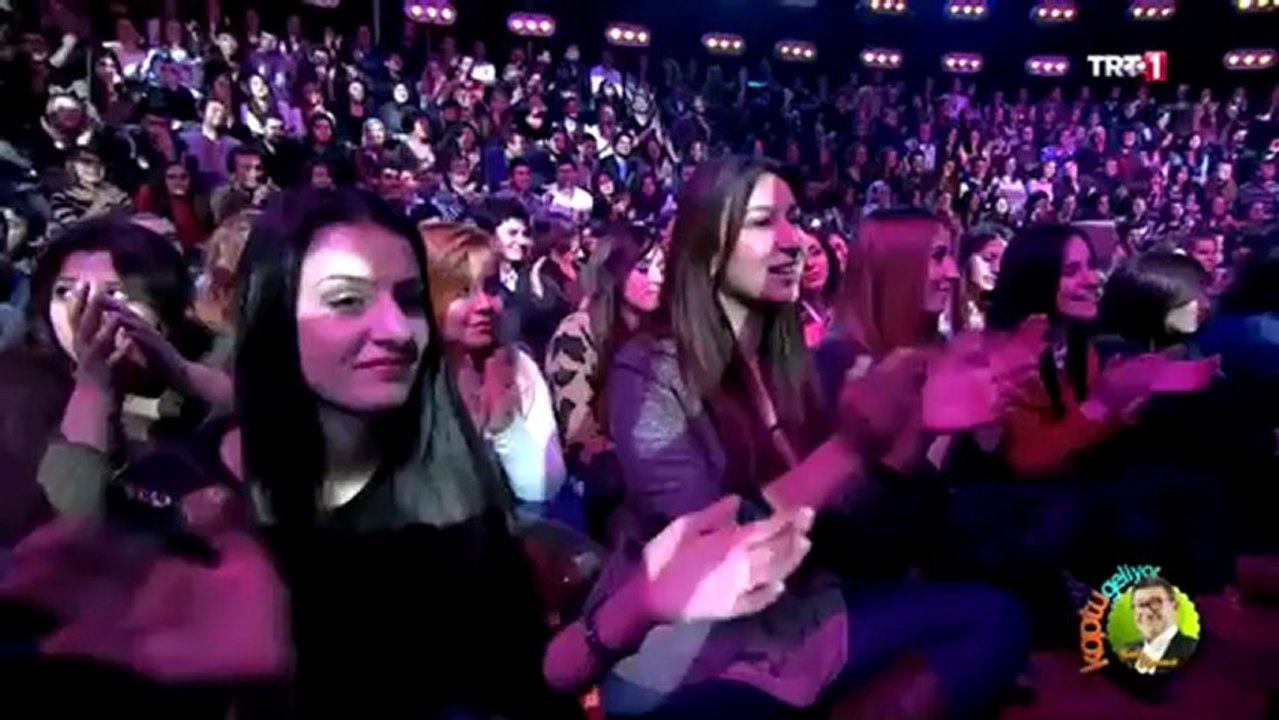 Burcu Esmersoy Spikerliği Anlatıyor - Koptu Geliyor