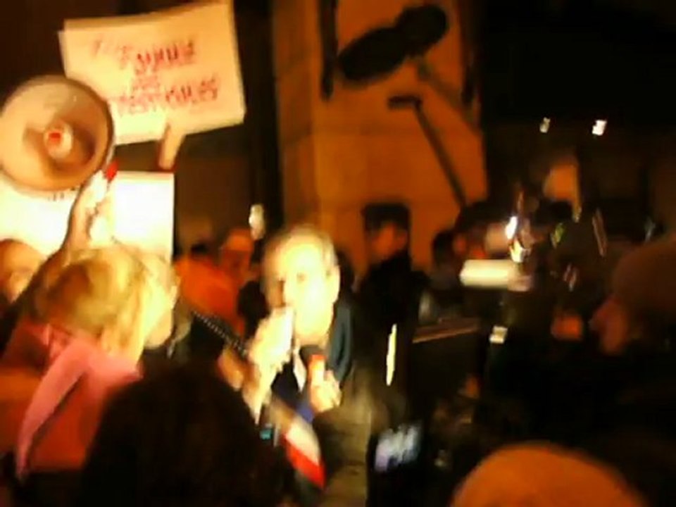 A l'issue de l'entretien  avec François Hollande le collectif Frigide Barjot évoque une pétition et une demande de référendum