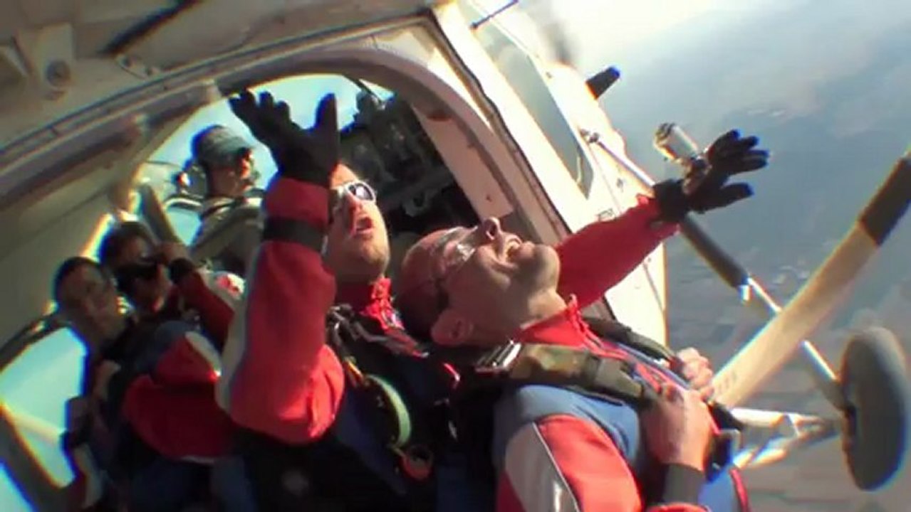 1001sauts-en-parachute Bande Annonce
