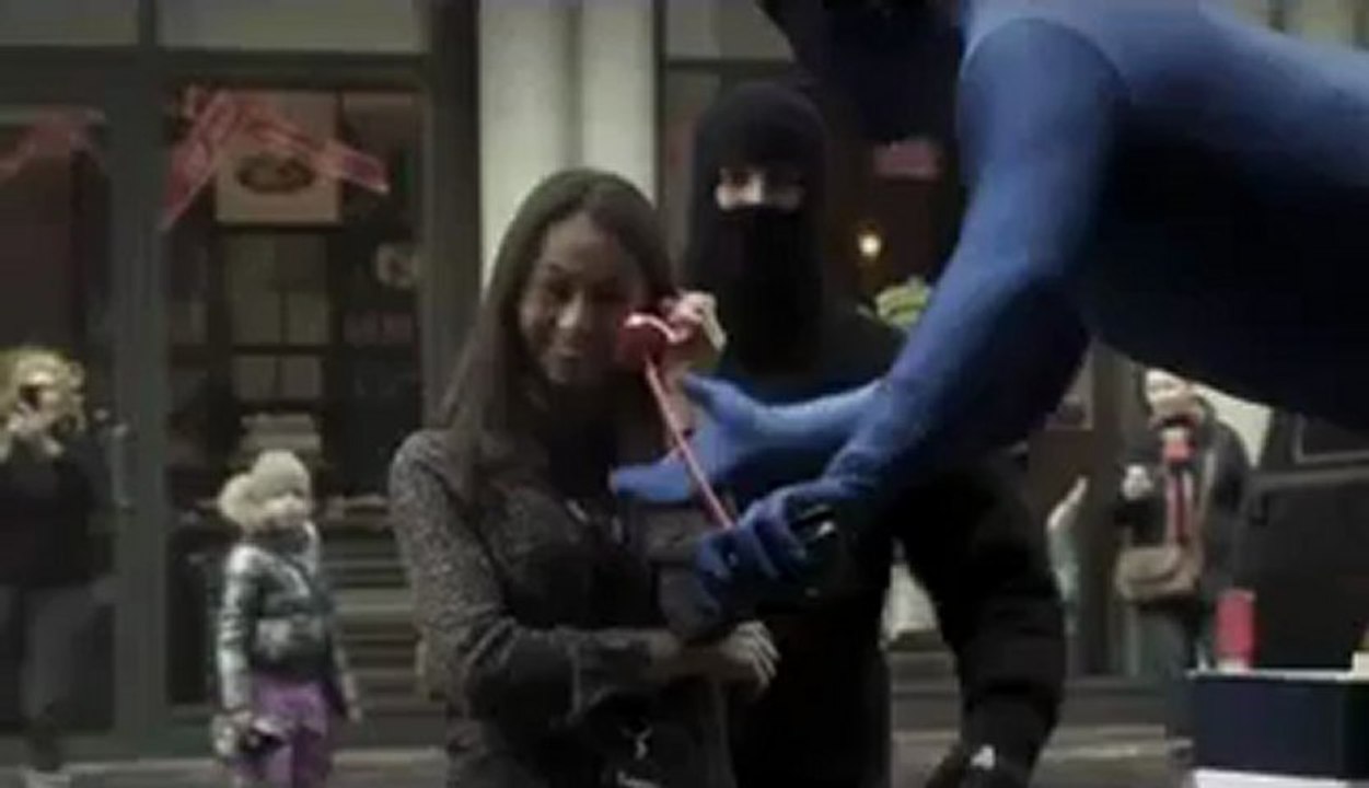 Ce bouton rouge vous transporte au coeur d'un film d'action