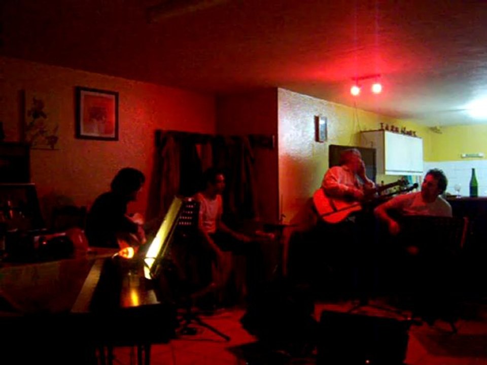 "Losing my Religion" de REM par CALIENTE