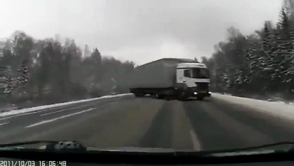 Eviter un camion sur autoroute