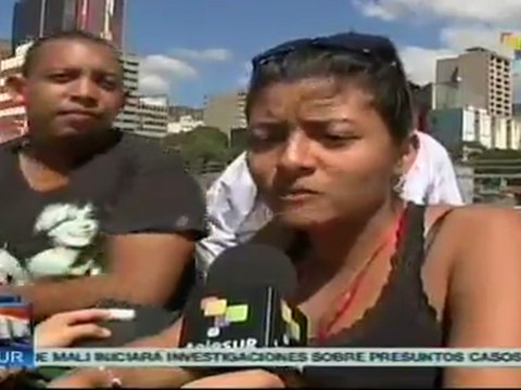 Chávez, te amamos , dicen jóvenes con un letrero humano