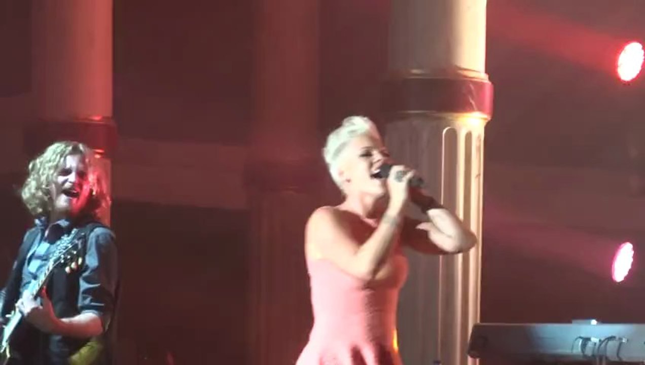 Pink - Fuckin Perfect