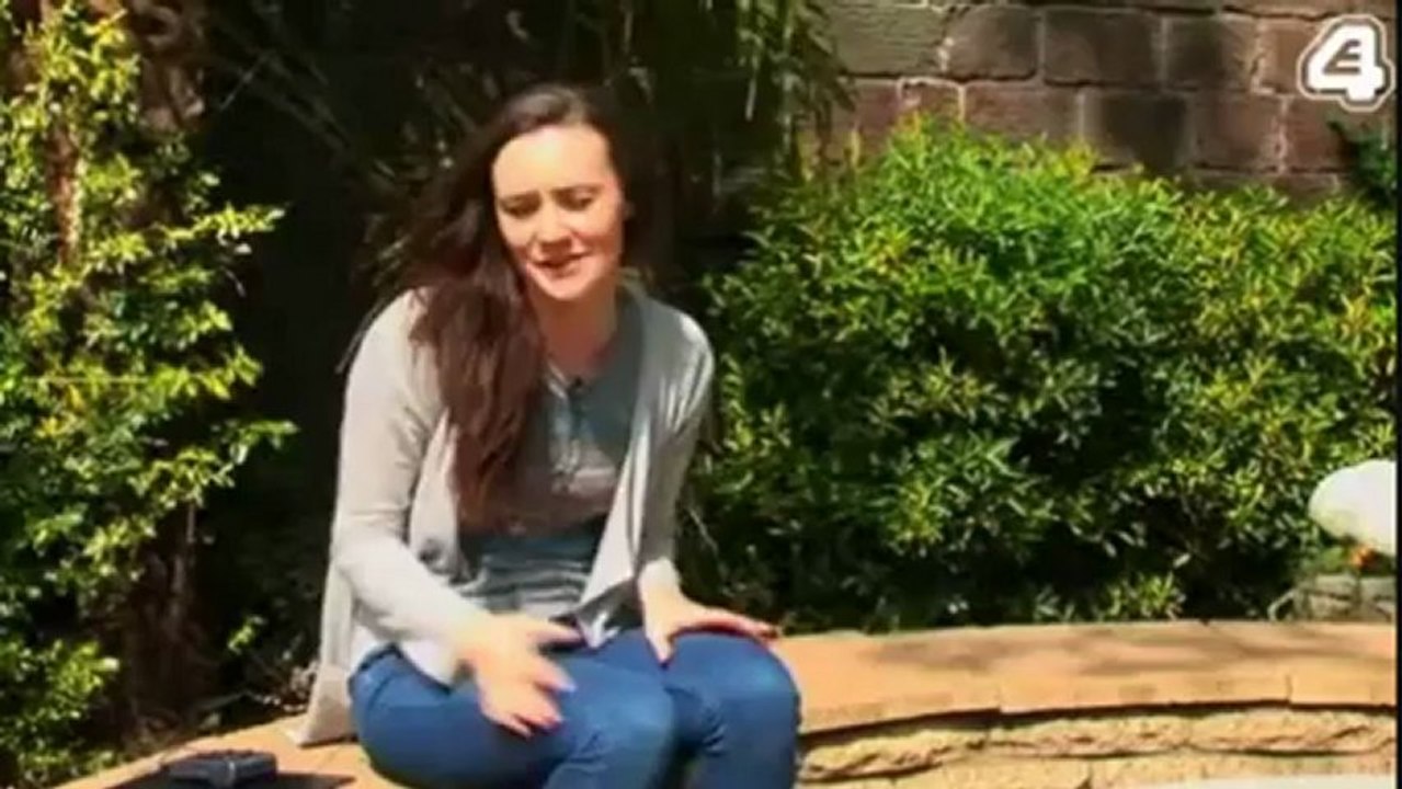 Hollyoaks Backstage | Claire Cooper (Ask The Cast)