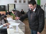 Bulgarians vote on nuclear plant