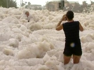 Floods continue to hamper Queensland