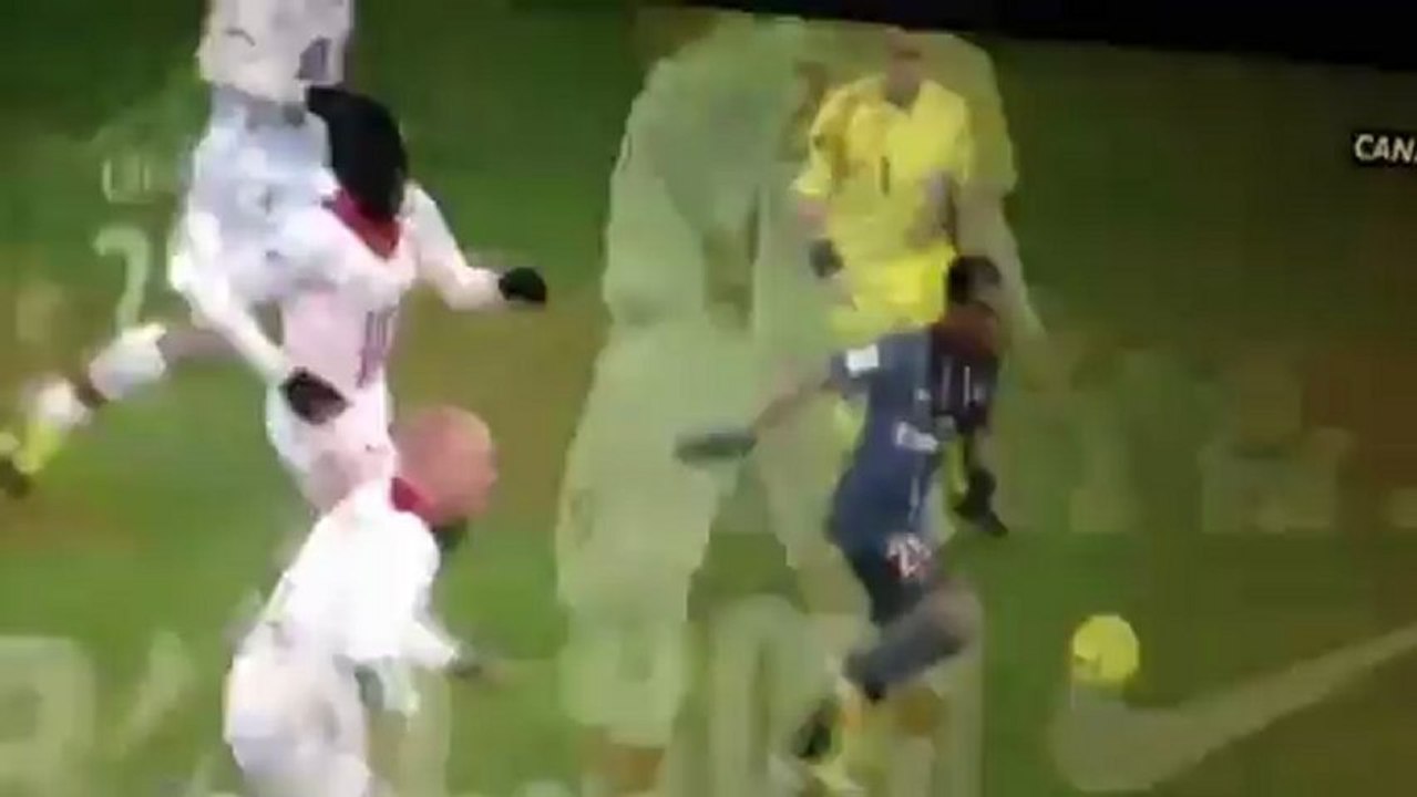 La magnifique passe-roulette de Lucas Contre Li...