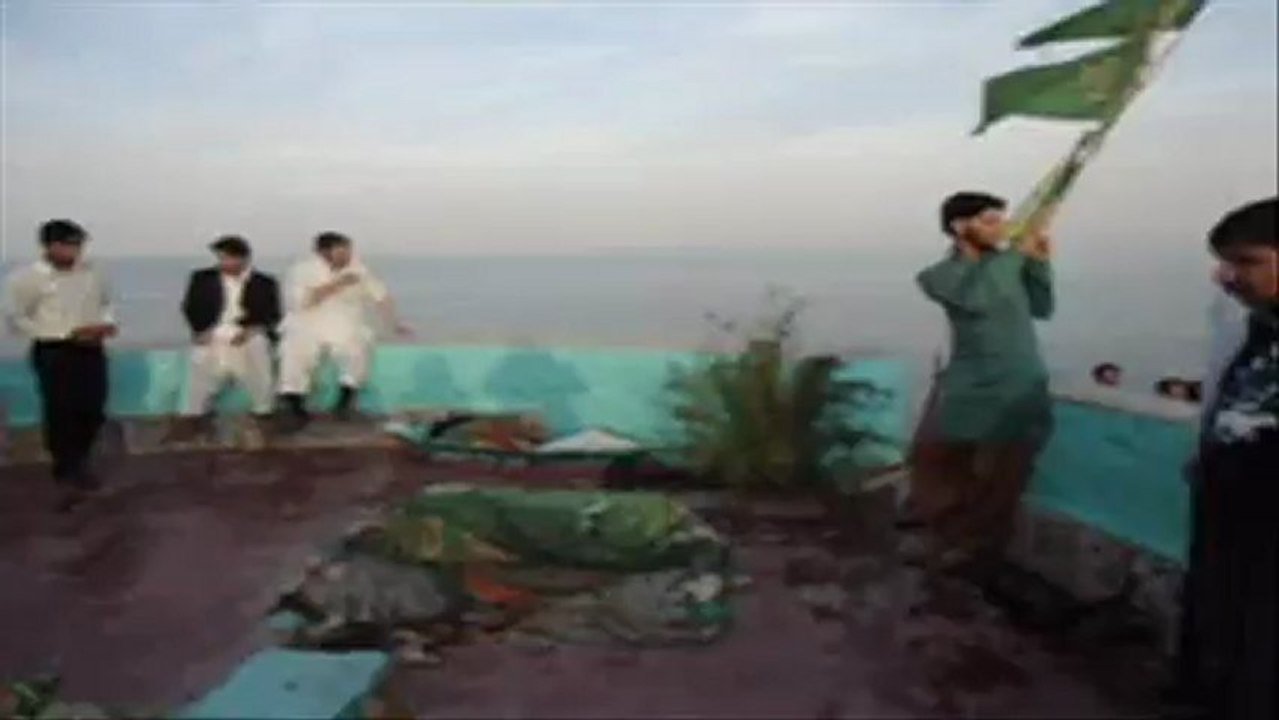 Nadeem & 2k10 B Batch Group At kenjhar lake thatta 2