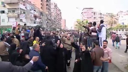 Protesters defy curfew in Egypt troublespots