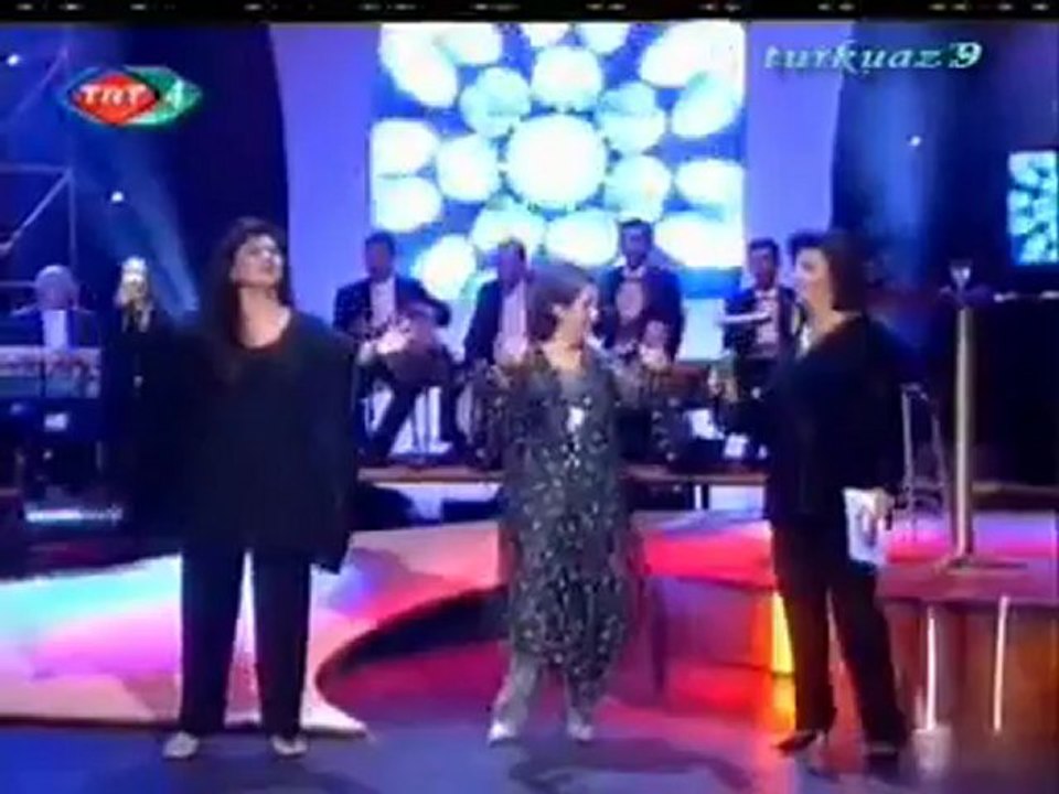 ÜÇÜ BİR YERDE-Yeşil Ördek Gibi Daldım Göllere