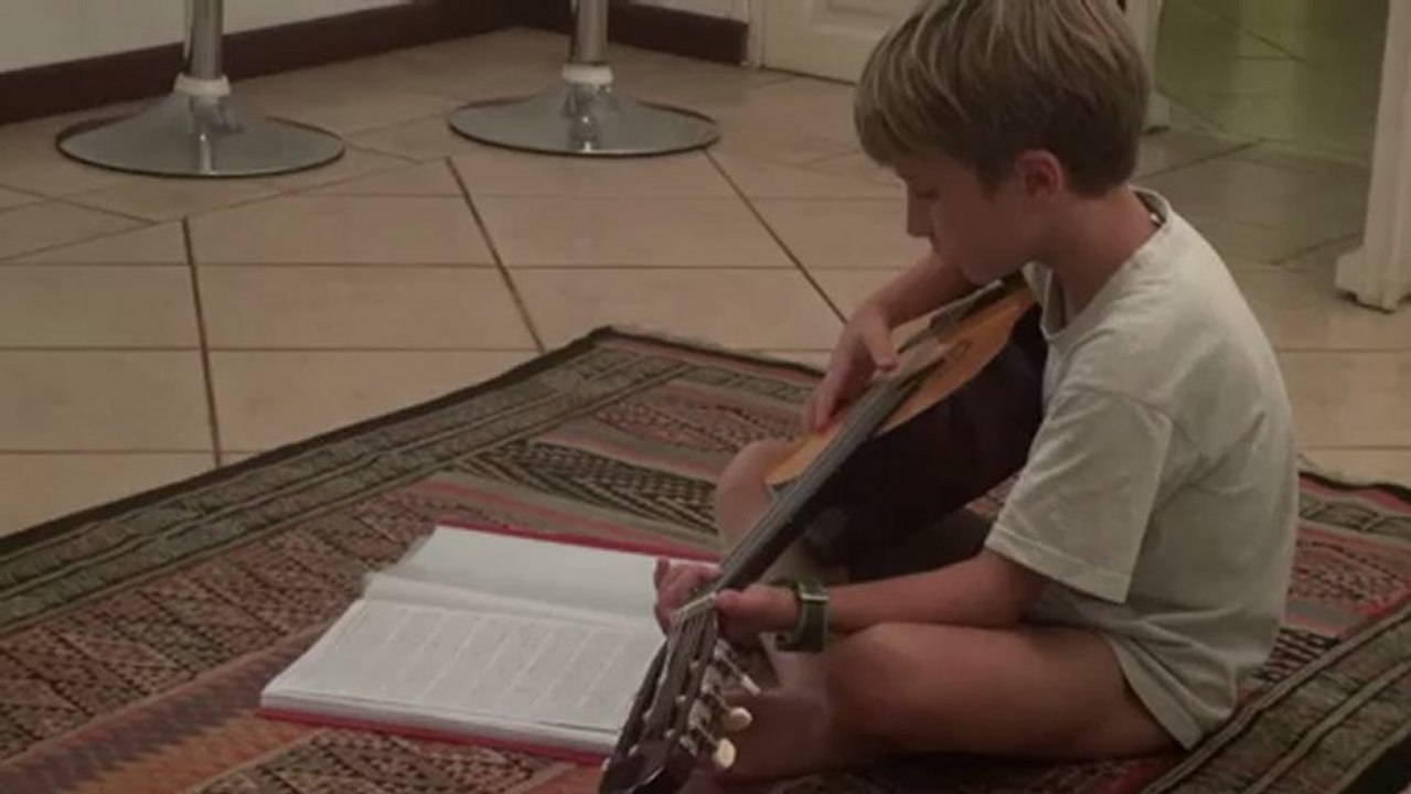 Tante Mi: on joue aussi de la musique pour son anniversaire