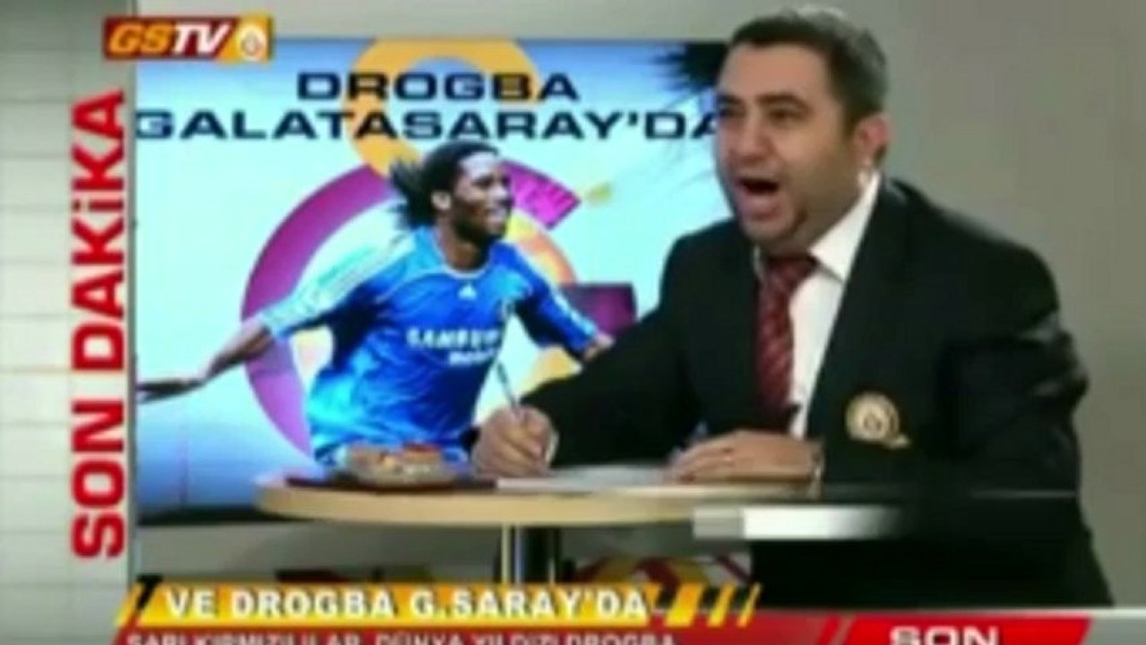 Quand un journaliste turc s'entraîne déjà à célébrer les buts de Drogba !
