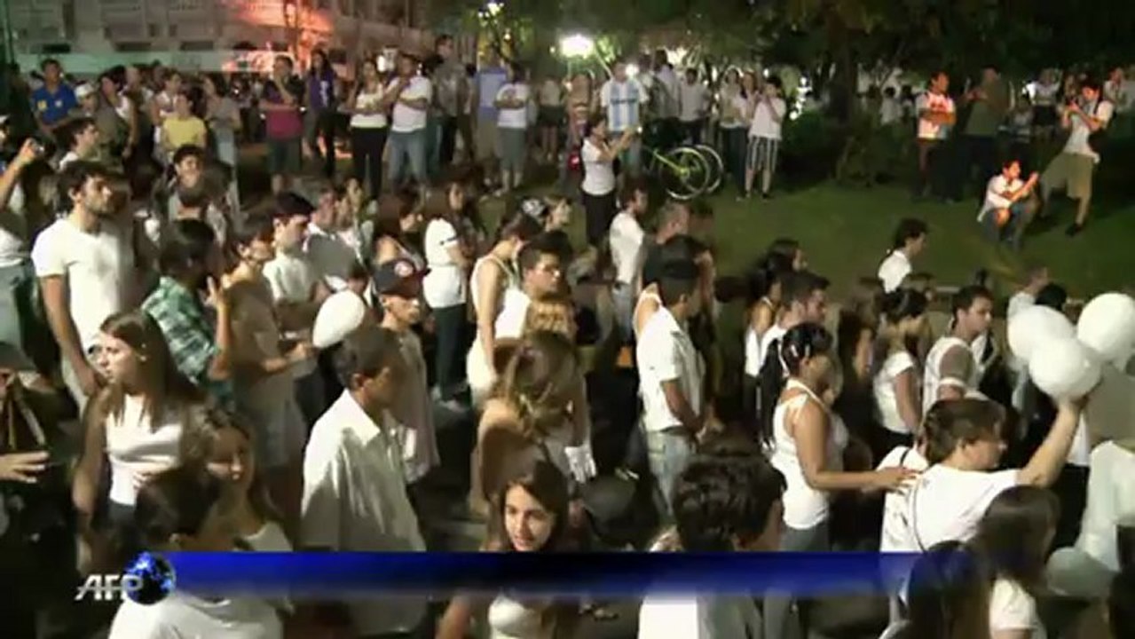 Brazilians march in honour of nightclub fire dead