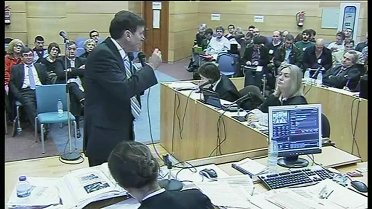 Fuentes se niega a contestar a las acusaciones particulares