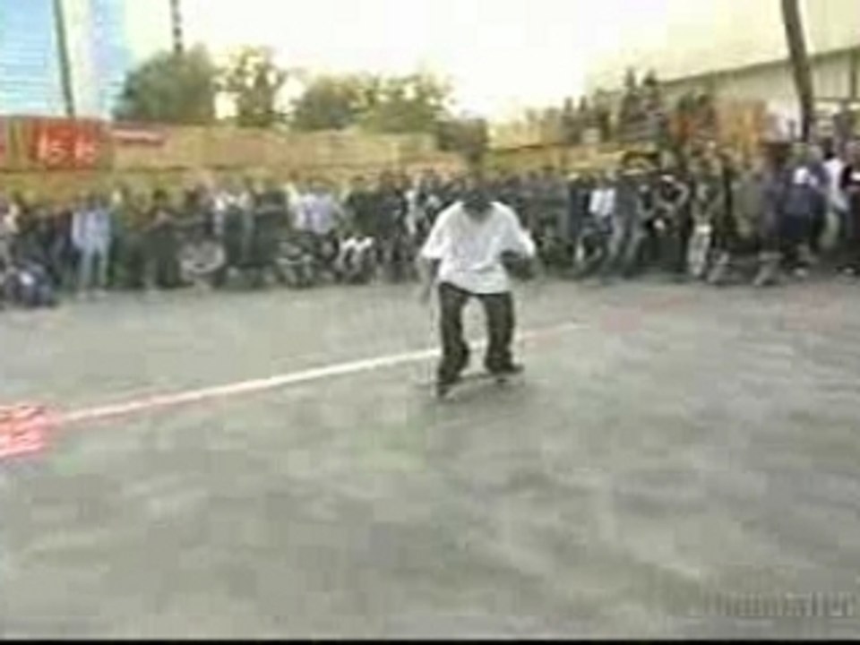 Paul Rodriguez versus Arto Saari  SKATE