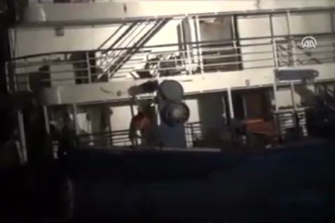 Nil Nehri'nde gemi kayalara çarptı