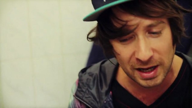 #067/2 BENGALE - Je danse le Mia (Scene De Bain | Saison 3)