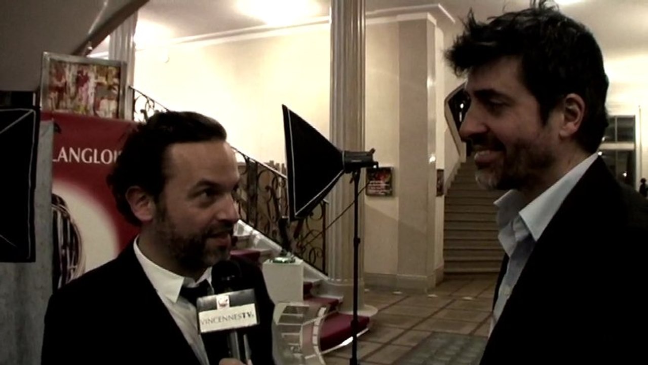 Patrick Mille reçoit le prix révélation Henri Langlois à Vincennes remis par Carole Bouquet