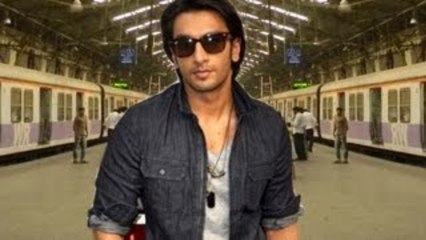 Ranveer Singh COMMUTES in local train
