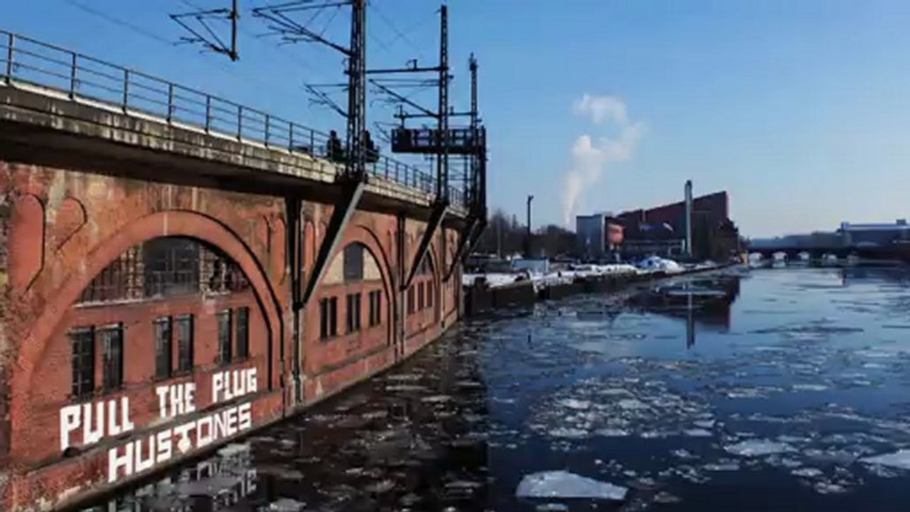 It's F**kin' freezy in Berlin!