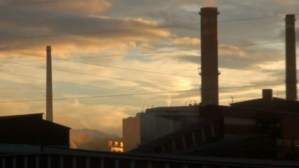 Lluvia ácida de Arcelor Mittal daña cientos de coches en Gijón