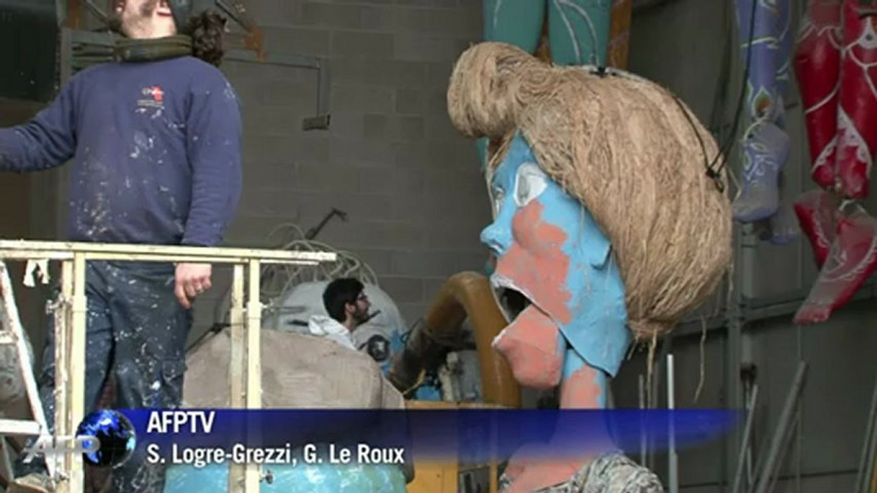 Viareggio: le Carnaval moque les politiciens avant les élections