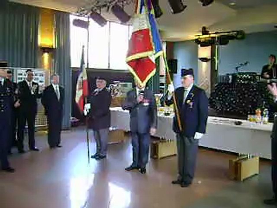 Remise officielle du nouveau drapeau de l'Amicale des Anciens Sapeurs Pompiers de Paris groupement Hauts de Seine