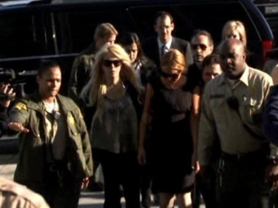 Lohan in court, Streisand to perform at Oscars