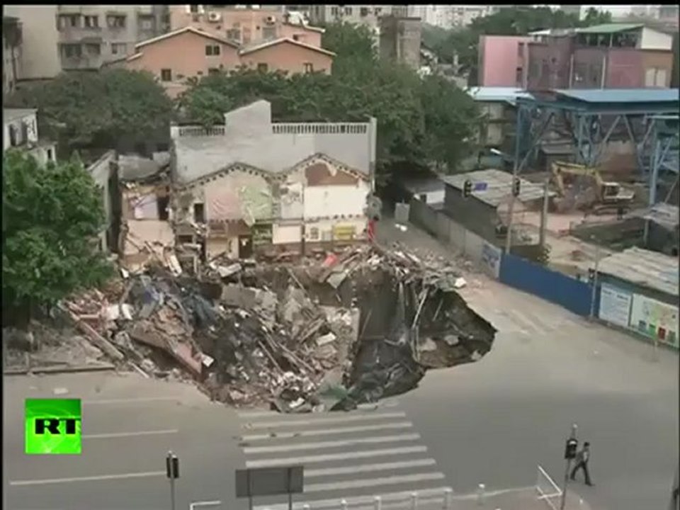 chine-quand-le-sol-avale-deux-immeubles