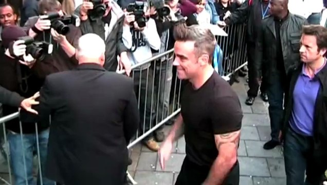 Robbie Williams Will Reportedly Sing at His Dad's Wedding