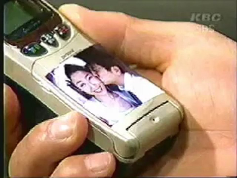 tv guy (with short finger)