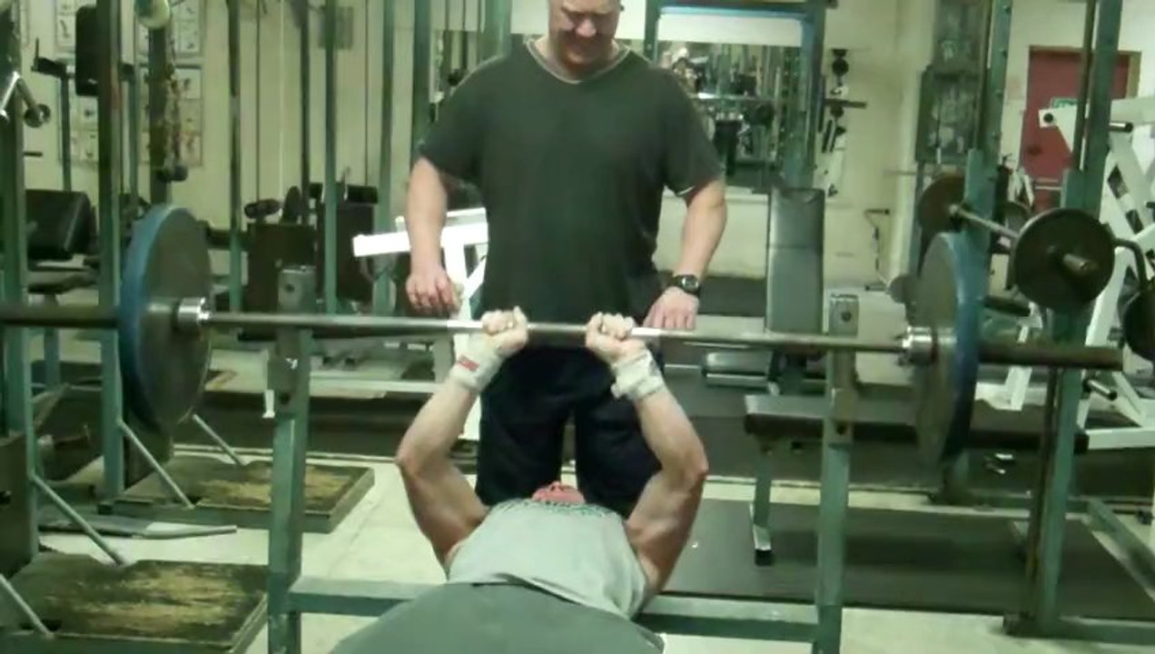 Kev doing narrow grip presses in the All Rounder Challenge on Konkura