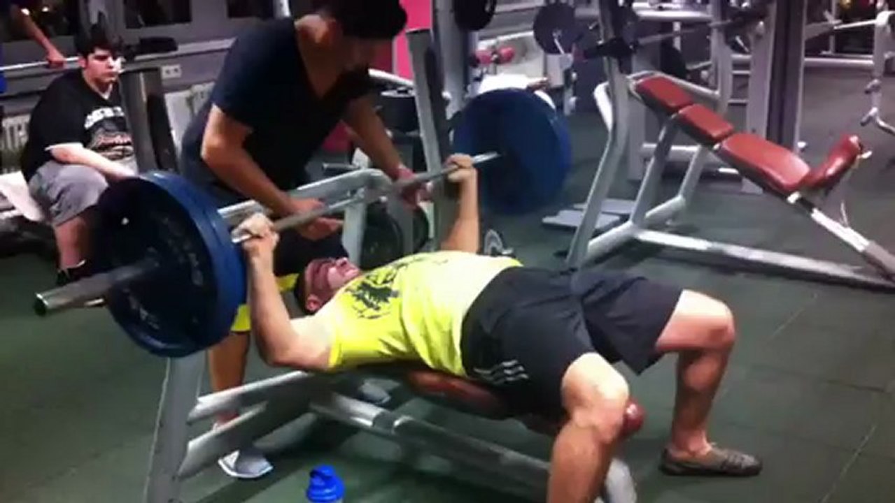 Bench press 100 kg - 25 reps