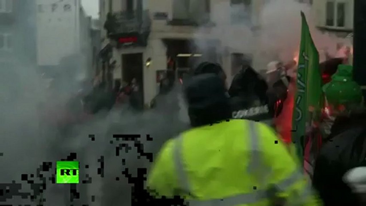 Belgium clashes: Riot cops water-cannon striking ArcelorMittal workers