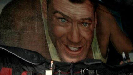 Bruce Willis unveils 'Die Hard' mural on Fox lot