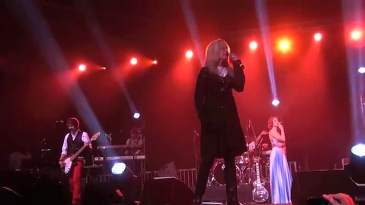 KIM CARNES IN PARIS, FRANCE (JAN 26th, 2013)