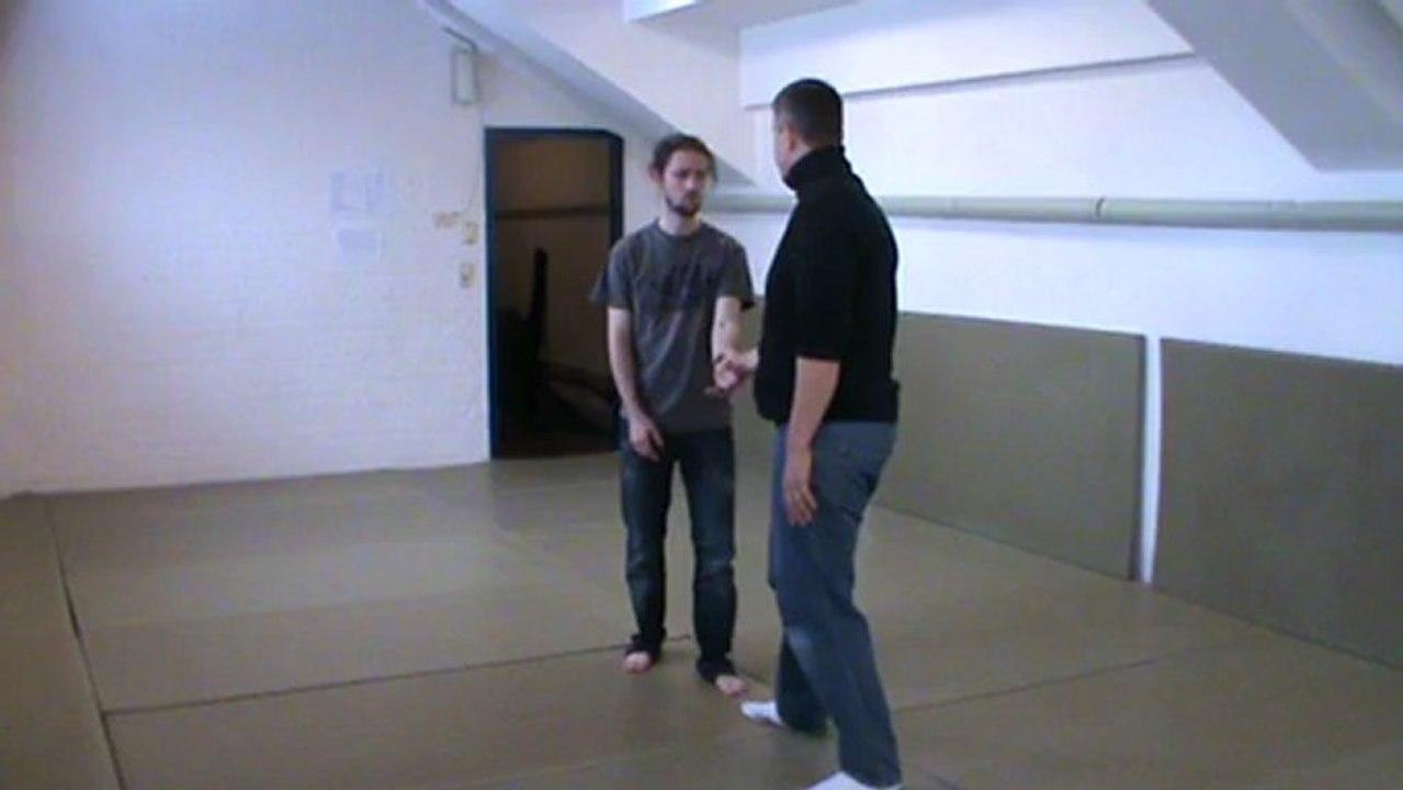 Katate dori : sumi otoshi (kokyu nage)