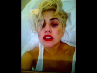 Aux info, Lady Gaga vient d'etre morte en direct le 1er février!!